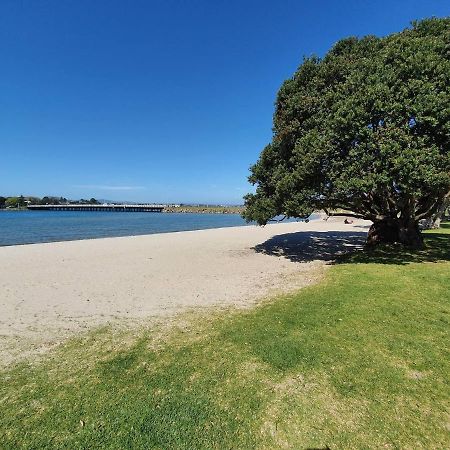 Tauranga - Big, Beautiful Villa On The Water! Εξωτερικό φωτογραφία